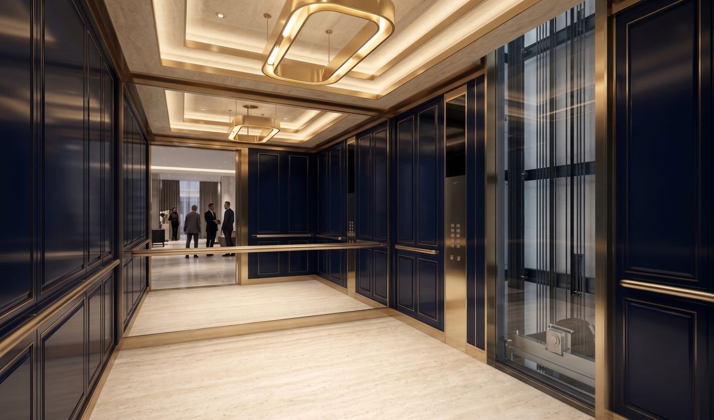 Tamsiai mėlynas liftas su auksinėmis detalėmis pastato hole